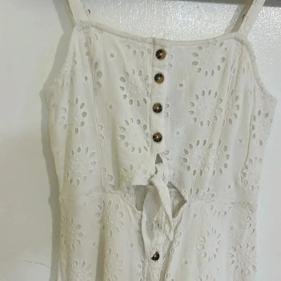 Hollister women’s size small eyelet button-down linen blend white sundress - Picture 7 of 7